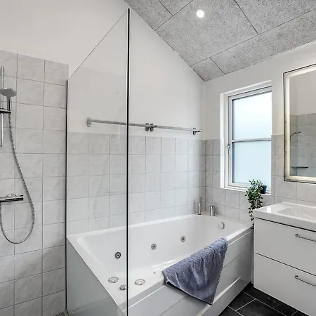 Beautiful Home In Ebeltoft With Sauna Casa vacanze