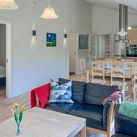 Beautiful Home In Ebeltoft With Sauna *